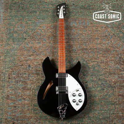 1999 Rickenbacker 330 Jetglo made in USA w/ original case image 2