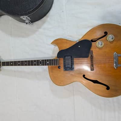 1951 Gibson Electric Tenor Archtop Guitar – 4 String – Blonde – P90 – A-7233 – Case image 1