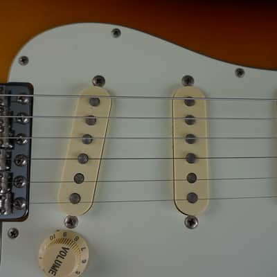 Fender Stratocaster 2017 - Sunburst Made in Japan image 9