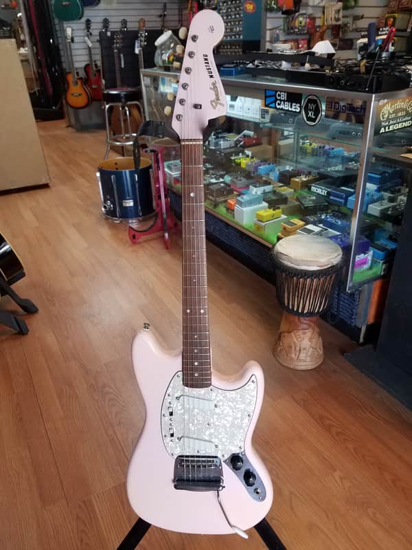 Fender Mustang 1965 Shell Pink with matching headstock, HC image 1