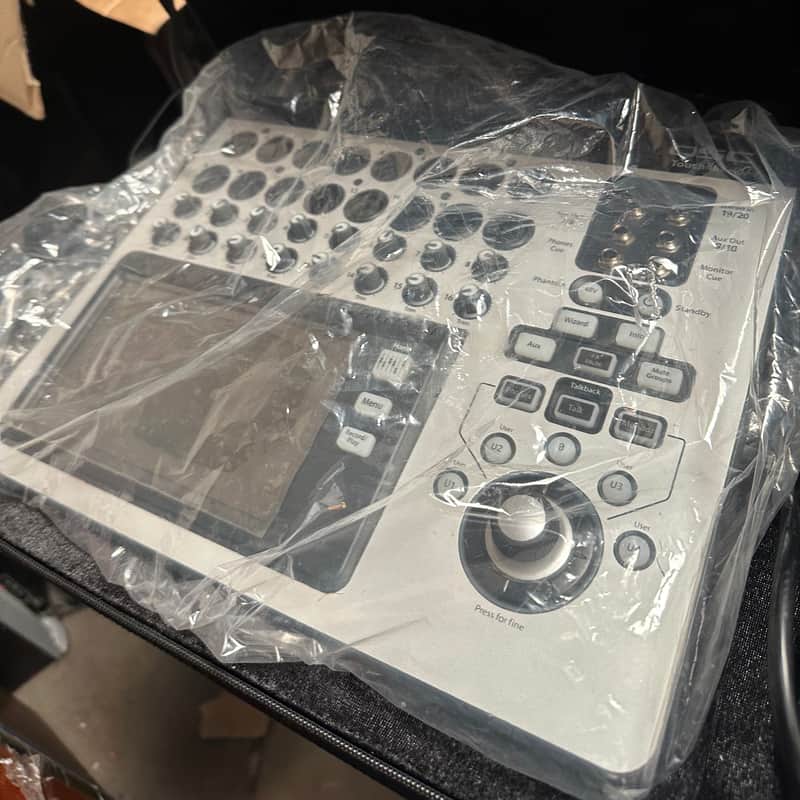 2010s QSC TouchMix-16 Touch Screen Compact Digital Mixer Silver