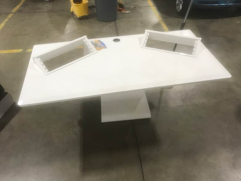 Zaor iDesk 19" | Musicians Workstation Desk with 2x4 RU | White Gloss DEMO DEAL image 1