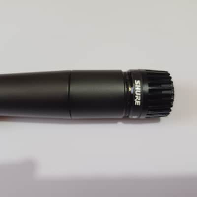 Shure SM57 Cardioid Dynamic Microphone - made in Mexico - boxed with zip case and mic clip image 4