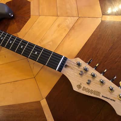 Donner Standard Series Stratocaster style Gray Electric Guitar Single Coil Pickups Soft Case, Strap image 10