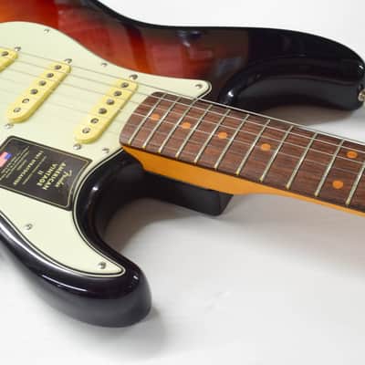 Fender American Vintage II '61 Stratocaster - 3-Color Sunburst image 5