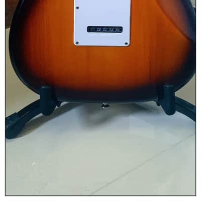 Squier By Fender FSR Affinity Series Stratocaster LRL 2022 - Honey Burst image 9