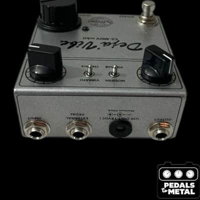 Fulltone CS-MDV MkII Custom Shop Mini Deja Vibe MkII 2010s - Silver - X17668 image 2