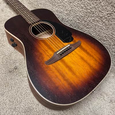 Fender Malibu Special Honey Burst w/ Deluxe Bag image 3