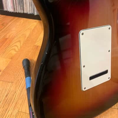 Fender American Series Stratocaster with Rosewood Fretboard 2000 - 2007 - 3-Color Sunburst image 10