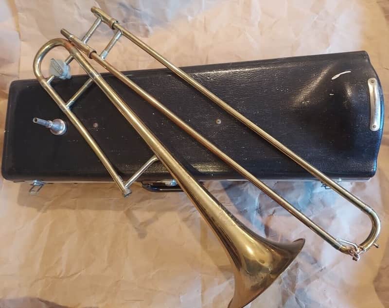Holton TR602 Trombone with mouthpiece and case, USA. Good condition image 1