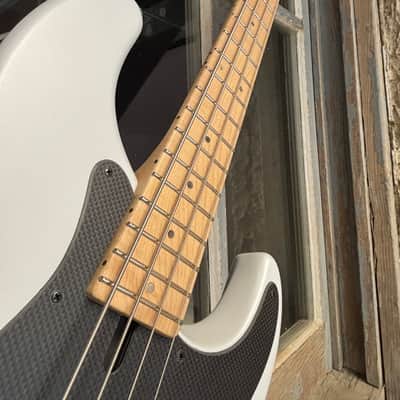 Brubaker JXB USA 4 Performance Series bass with BOB technology 2025 - Casablanca white image 3