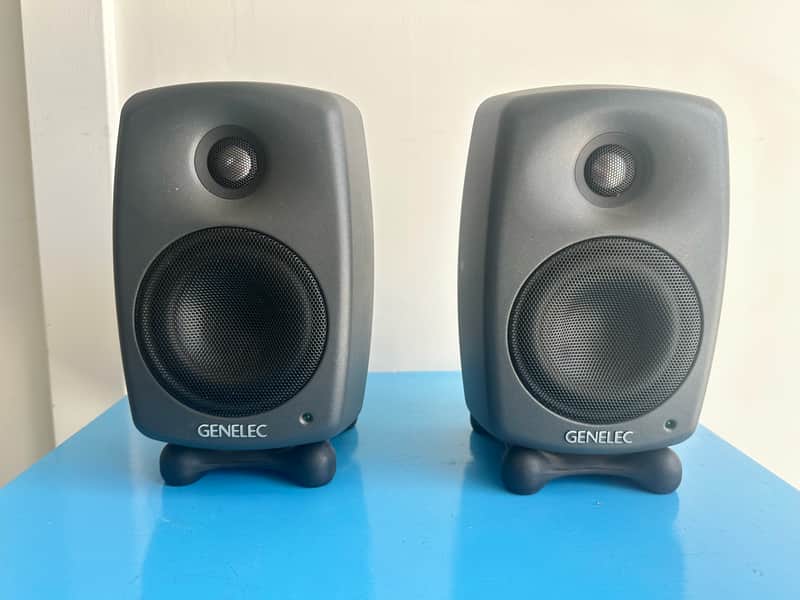 Genelec 8020D 4" Powered Nearfield Studio Monitor (Pair) 2017 - 2021 - Gray image 1