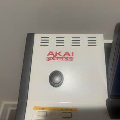 Akai MPC4000 Music Production Center - White image 12