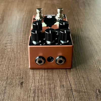 Walrus Audio Monument Harmonic Tap Tremolo V2 2018 - Present Coral / Black image 5