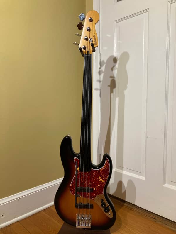 Fender Jazz Fretless with Pro Upgrades 2018 - 3-Color Sunburst image 1