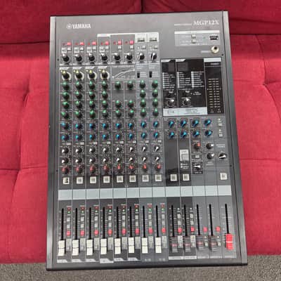 Yamaha MGP12X 12 Channel Analog Mixing Console  - Black image 2