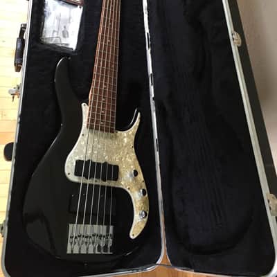 Peavey Axcelerator 6-String Bass USA with Case image 6