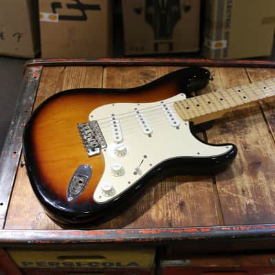 Fender American Special Stratocaster with Maple Fretboard 2010 - 2018 - 2-Color Sunburst image 5