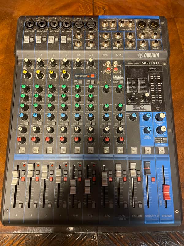 Yamaha MG12XU 12-Channel Analog Mixer 2016 - Present - Black imagen 1