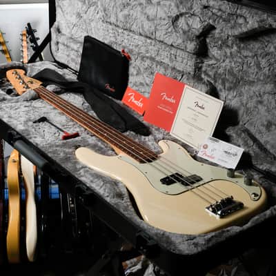 Fender American Professional Precision Bass with Rosewood Fretboard 2017 - Olympic White image 3