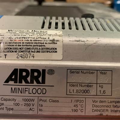 ARRI 1000W MiniFlood Fresnel Tungsten Light with Barndoors image 3