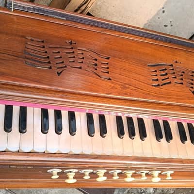 Amazing Teack Wood professional Harmonium, 45 years old, powerful and sweet sound, handmade image 5