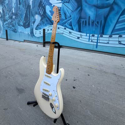 Fender Jimi Hendrix Artist Series Signature Stratocaster 2015 - Present - Olympic White image 9