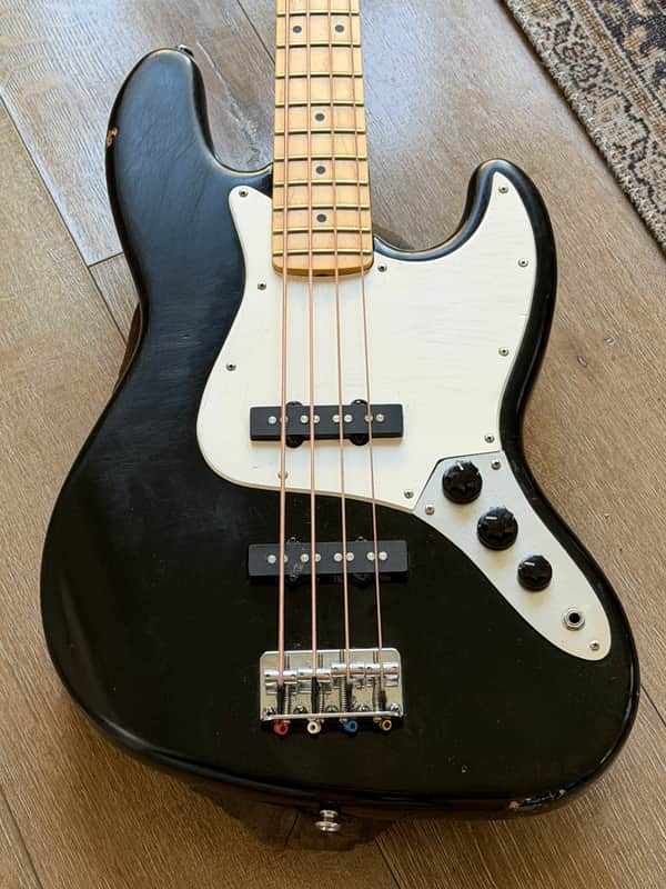 Squier Loaded Jazz bass body 2008 - Black light relic image 1