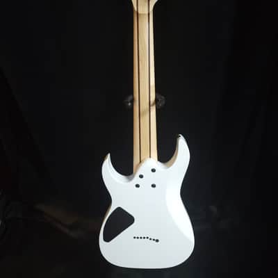 Ibanez RG8-WH Standard with Meranti Body, Jatoba Fretboard - White image 5