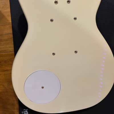 2011 Danelectro 56 U2 Single Cutaway Full Bell Headstock Gold Hardware Rare Model image 7