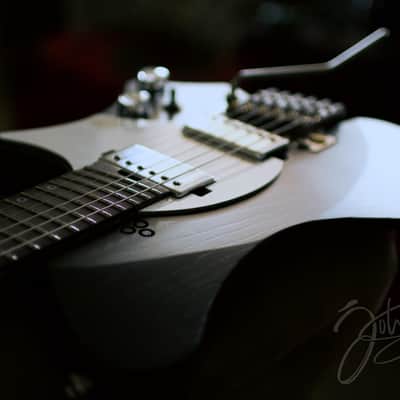 GOC Satya Tremolo Headless Guitar image 12