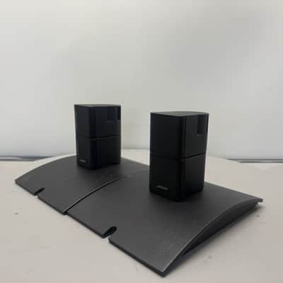 Bose DoubleCube Satellite Speakers Surround Home Theater Pair With Stands Bild 2