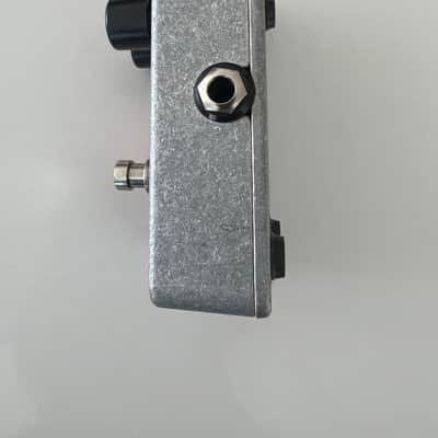 Electro-Harmonix Satisfaction Fuzz 2014 - Present - Blue / Red image 2