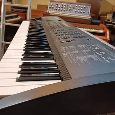 Yamaha V50 FM Synthesizer 1989 - Black image 13