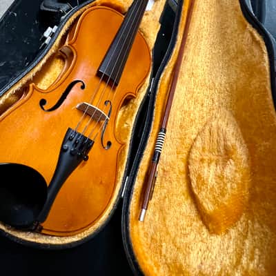 Suzuki Violin 1/4 image 12