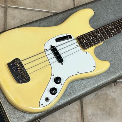 1975 Fender Musicmaster Bass Guitar Olympic White image 3