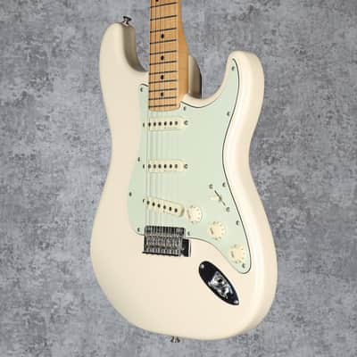 Fender Deluxe Roadhouse Stratocaster Maple Fretboard 2020 Olympic White image 3