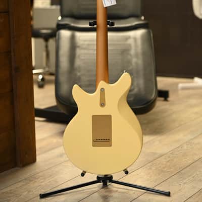 Eastman Fullertone DC'62 - Desert Sand image 15