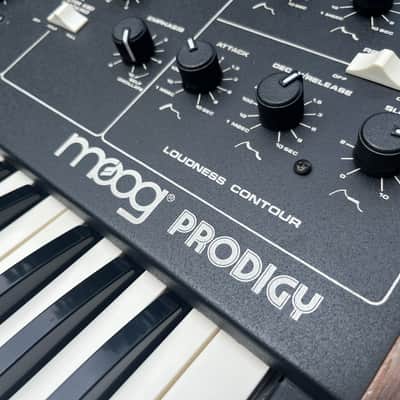 Moog Prodigy Midi + Cv/gate 32-Key Monophonic Analog Synthesizer 1979 - 1984 - Black