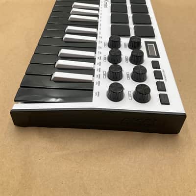 Akai MPK Mini MKII 25-Key MIDI Controller 2014 - Present - White with Black Keys Very Clean image 3