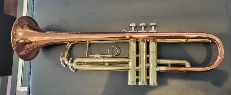 Conn Director Shooting Star Trumpet with case and Mouthpiece image 1