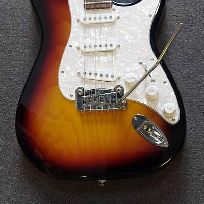 G&L Tribute Series Legacy with Rosewood Fretboard 3-Tone Sunburst image 11