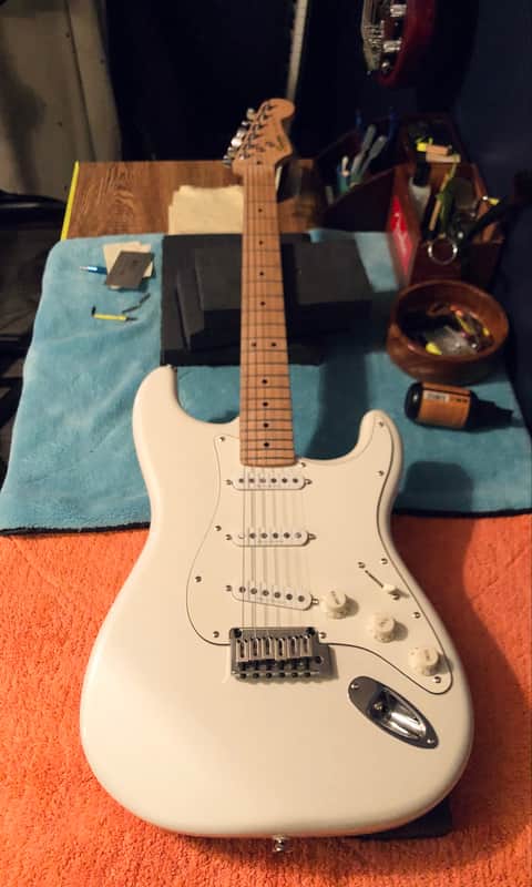 Squier Deluxe Stratocaster 2007 - 2018 Pearl White Metallic | Reverb