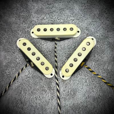 Mojo Guitars BLK1 Strat Pickups (Aged) image 2
