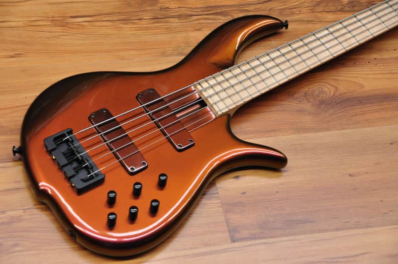 F Bass BN 5 - Colour Shift image 1