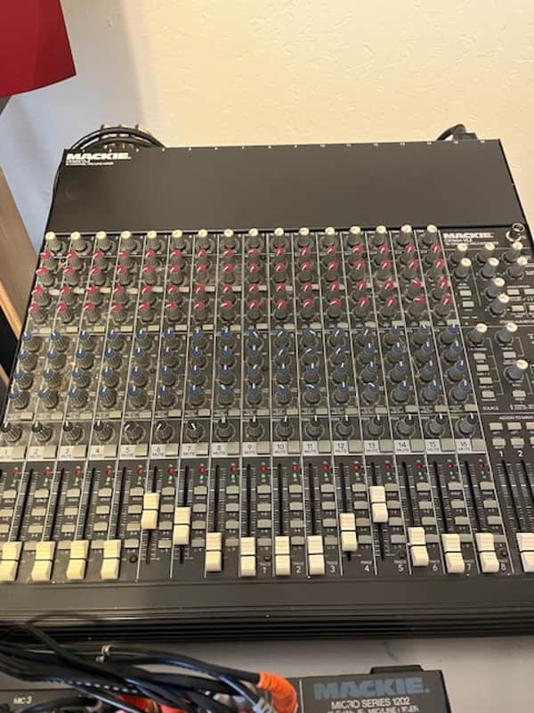 Mackie CR1604-VLZ 16-Channel Mic / Line Mixer | Reverb