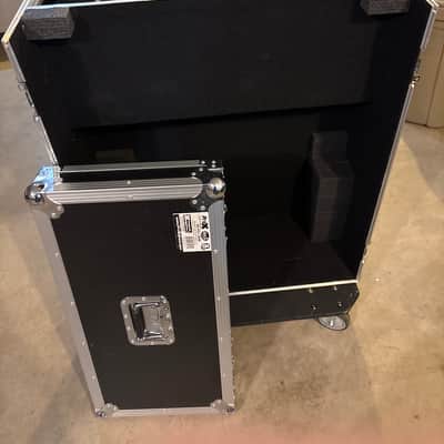 Yamaha CL1 56 Input Digital Mixing Console 2012 - Present - Black image 4
