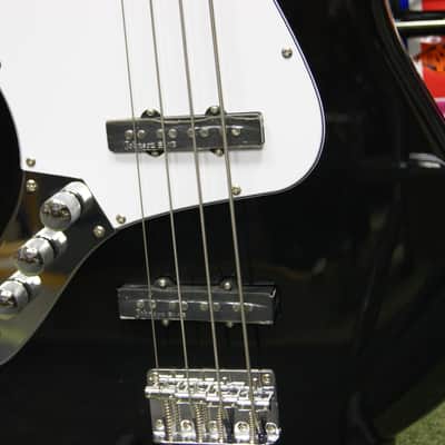 Johnson left handed fretless bass guitar in black image 3