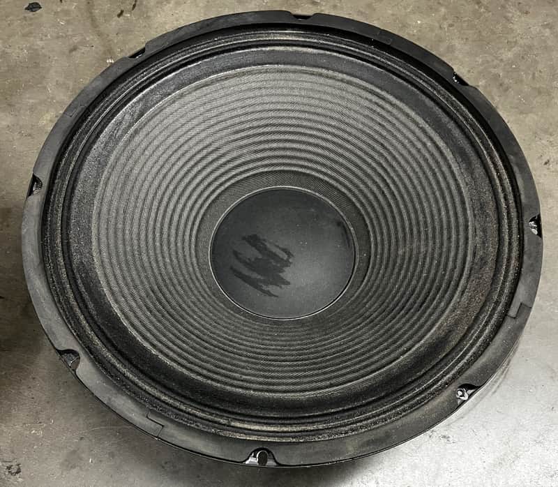 Behringer Eurolive 15