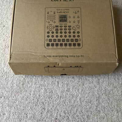 Sonicware Lofi-12 XT Sampler, boxed with case image 11